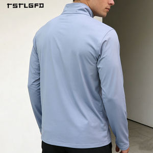 Camiseta de entrenamiento personalizada al por mayor, unisex, de poliéster, con media cremallera, transpirable, estilo pullover, formal, con estampado de camuflaje frontal. - Product Image 3