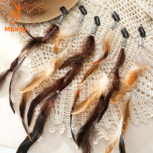 Barrettes à cheveux en plumes pour concerts en plein air, fêtes nuptiales, foires de la Renaissance - Clip à pression chic bohème - Product Image 1