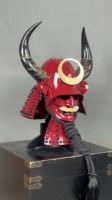 Capuche de samouraï rouge vif avec grandes cornes texturées, casque portable, idéal pour le cosplay, la collection et l'exposition