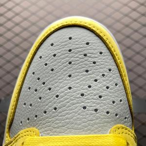 Chaussures de basket rétro de designer Traviscotts pour hommes, couleur olive moyen/noir Phantom, en mesh/nylon, à lacets, antidérapantes, confortables. - Product Image 2