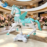Figurine de cheval de carrousel personnalisée en fibre de verre, accessoire animalier pour studio photo, parc à thème féerique et aire de jeux pour enfants, sculpture de cheval