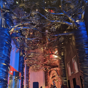 โรงงานรับทำโครงการต้นไม้ประดิษฐ์ ต้นไทรเบญจามีนา ไฟเบอร์กลาส เกรดเชิงพาณิชย์ เป็นมิตรกับสิ่งแวดล้อม ทนรังสียูวี สำหรับงานจัดสวนและรีสอร์ท - Product Image 3