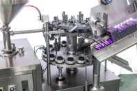 Machine de remplissage et de scellage automatique pour tubes, machine de remplissage et de scellage de tubes de crème cosmétique, machine de remplissage et de scellage de tubes de dentifrice