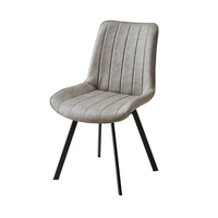 Chaises de salle à manger modernes en similicuir gris clair avec dossier et pieds carrés en métal noir pour appartement
