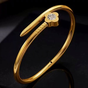 Bracelet pour femme en acier inoxydable 304 plaqué or rose, design papillon européen-américain à la mode, serti de zircons taille émeraude - Product Image 6