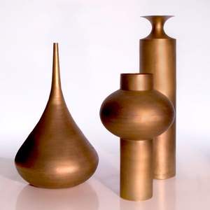 Florero martillado de acero inoxidable con mango de hoja de latón Diseño atractivo Florero artificial en metal dorado pulido - Product Image 4