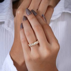 Magnifique alliance éternité en or 14 carats avec moissanite taille marquise, bague de mariage audacieuse pour femme, cadeau de bijoux d'anniversaire audacieux - Product Image 2