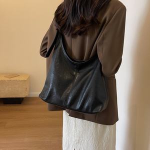 Nouveauté 2023 Sac à main en cuir PU souple de style coréen, grande capacité, facile à plier, pour femmes - Casual & Travail - Product Image 5