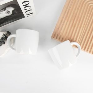 ロゴプリント入り昇華プリントのおしゃれなコーヒーラテ用白いセラミック製カプチーノ・紅茶・コーヒーマグカップ（取っ手付き） - Product Image 3