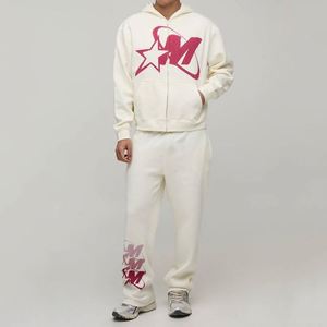 Ensemble de survêtement deux pièces pour homme : sweat à capuche zippé avec motif étoile rouge et lettre M, et pantalon de survêtement coupe droite, couleur blanc crème - Product Image 1