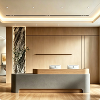 Comptoir de réception droit moderne et minimaliste de luxe léger avec finition en placage de bois, logo personnalisé pour entreprise, bureau, salon