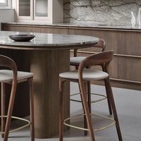 Nordischer Massiver Walnuss-Hocker mit Gebogener Rückenlehne, Baumwollpolsterung und Messingfußstütze für Küche, Café, Zuhause, Büro und Hotel