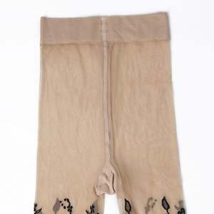 Chaussettes d'été en jacquard à grosses fleurs <span class=keywords><strong>Bas</strong></span> minces au teint noir Chaussettes sexy pour femmes - Product Image 5