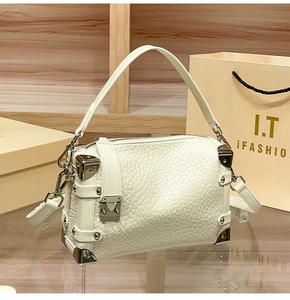 Bolsos de Mano de Diseñador de Lujo Vintage para Mujer, Bolso de Hombro con Cadena, Personalización de Logotipo de Marca, Cierre de Cremallera Impermeable, Capacidad de 1L-2L - Product Image 1