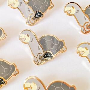 Pin Personalizado <span class=keywords><strong>de</strong></span> Metal Negro con Esmalte <span class=keywords><strong>de</strong></span> Tortuga <span class=keywords><strong>de</strong></span> <span class=keywords><strong>las</strong></span> Galápagos, Organismo Marino, Protección Ambiental, para Bolsos y Gorras - Product Image 2