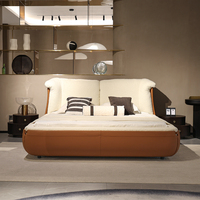 Lit capitonné de luxe de designer, lit moderne en cuir et tissu, cadre incurvé unique pour salles d'exposition et concessionnaires