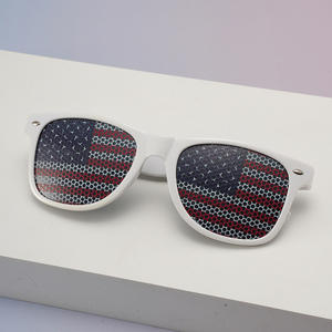 Бесплатный образец: квадратные солнцезащитные очки UV400, недорогие, с оправой в виде мировых флагов, для мужчин и женщин - Product Image 2