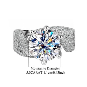 Anillo de Eternidad de Moissanita de 5 Quilates en Plata de Ley 925 Diseño de Lujo Ligero de Moda para Damas Mayores - Product Image 4