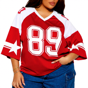 T-shirt en jersey à col en V pour femmes grandes tailles, rouge et blanc, numéro 89, style décontracté à manches trois quarts - Product Image 1
