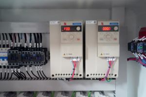 Fresatrice CNC a Doppio Mandrino ad Alta Velocità per la Lavorazione di Finestre in Legno, Porte, Scrivanie e Insegne - Product Image 3
