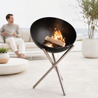 Brasero en fer sculptural à découpe oblique avec support trépied en acier inoxydable pour brasero extérieur à bois