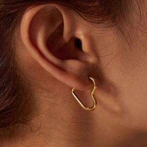 Boucles d'oreilles en forme de cœur, en acier titane doré, bijoux minimalistes à la mode, cadeau pour femmes - Product Image 4