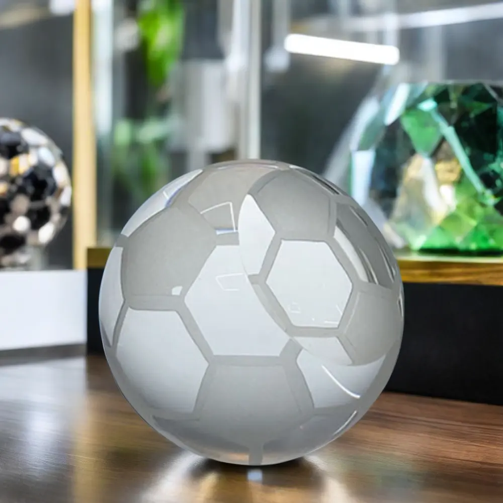 Grace personalizado K9 Cristal Globo Bola de Futebol Paperweight Gravado a Laser Estilo Náutico Troféu Polido K9 Cristal com Tema Esportivo