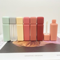 Tubes de brillant à lèvres carrés en plastique coloré de 5ml