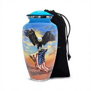 Urna Funeraria Patriótica para Hombre Adulto con Diseño de Águila y Bandera Estadounidense - Product Image 1