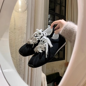 Nouvelles Chaussures Derby <span class=keywords><strong>Femme</strong></span> Légères <span class=keywords><strong>en</strong></span> <span class=keywords><strong>Cuir</strong></span> Véritable Givré Couleur Unie Décontractées Rétro à Bout Carré avec Nœud Perlé et Lacets – Collection Automne Hiver - Product Image 3