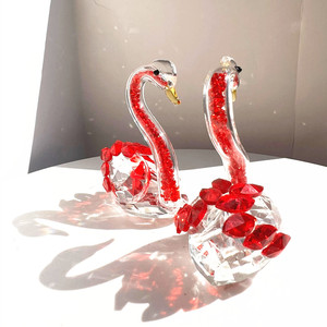 Commercio all'ingrosso bella decorazione di nozze romantico fatto a mano colore rosso cristallo coppia cigni per regalo - Product Image 2