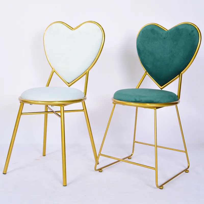 Kostenlose Probe billig Esszimmers tuhl Luxus Design Herzform Stuhl Metall beine Stühle mit Samt Sitz Wohn möbel