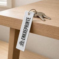 Porte-clés en polyester blanc brodé, étiquette tissée personnalisée, vente en gros, logo brodé sur mesure pour compagnies aériennes