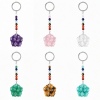 Porte-clés en cristal de pierre précieuse naturelle sculpté en forme de fleur avec décoration des 7 chakras, adapté à la décoration de sacs à clés et aux cadeaux