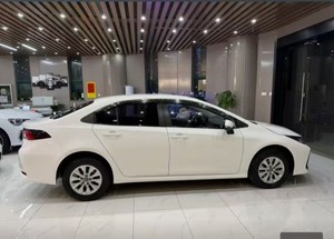 <span class=keywords><strong>Toyota</strong></span> <span class=keywords><strong>Corolla</strong></span> 2022 1.2T S-CVT GL-i 1.2T 116 chevaux L4 Voiture compacte essence intérieur foncé Voiture d'occasion - Product Image 3