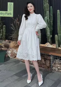 Abito da donna di alta qualità 2024 abiti primavera estate da donna lussuoso ricamo tunica con bottone manica lunga abito bianco rosa rossa - Product Image 3