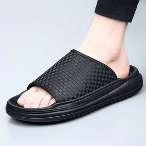 Chaussures de plage pour hommes haut de gamme, légères et antidérapantes, avec tige en faux daim respirant et semelle extérieure en EVA, idéales pour l'été et la marche sur le sable (effet marche dans la boue), pour couples. - Product Image 2