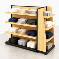 Étagère de présentation gondole double face en bois clair à 4 niveaux avec étagères arrière et latérales, base noire, usage commercial