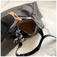 Tas Selempang Wanita Glossy Ladies Single Bag Multiwarna Kapasitas Besar, Cocok untuk Kantor, Kencan, dan Aktivitas Sehari-hari