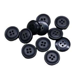 Boutons en corne véritable vintage noirs de 15 mm à 4 trous <span class=keywords><strong>pour</strong></span> clips et pantalons, boutons de manteau personnalisables en gros - Product Image 1