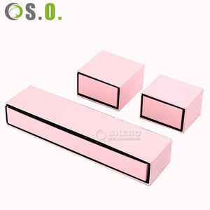 Caja de Joyería Cuadrada Rosa de Piel Sintética PU, con Logotipo Personalizado, para Anillos de Boda, Pendientes y Joyas, en Oferta - Product Image 1
