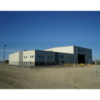 Entrepôt, atelier et bâtiment industriel en structure métallique préfabriquée, résistant aux intempéries et de haute technologie.