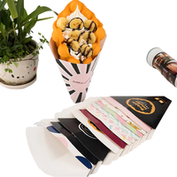 Support triangulaire jetable en carton couché de qualité alimentaire pour glaces, gaufres aux œufs et snacks, imprimé UV mat