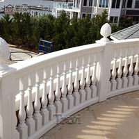 Colonne d'escalier de balcon en pierre de marbre naturel blanc naturel de style classique pour l'extérieur