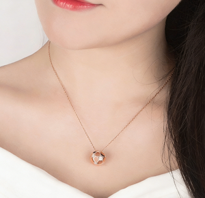 Collier de football en perles <span class=keywords><strong>Coupe</strong></span> <span class=keywords><strong>du</strong></span> <span class=keywords><strong>Monde</strong></span> 2026 pour femme, pendentif boule dorée en acier inoxydable, bijou de clavicule - Product Image 4