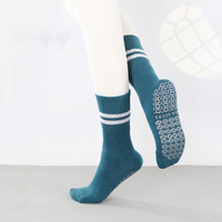 Logo personnalisé de haute qualité Crew Jacquard Logo anti-dérapant Pilates Chaussettes de sport à rayures pour femmes