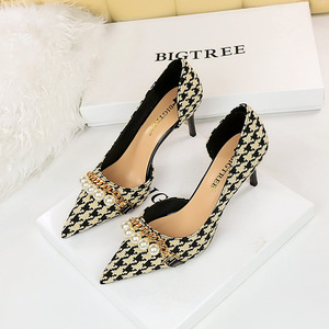 Chaussures d'été pour femmes à talons fins en PU, style européen et américain, à bout pointu, ornées de perles, tendance, vente directe d'usine - Product Image 4