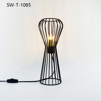 Desain Baru Sakelar Soket Modern Kandang Logam Hitam Spiral Hangat Lampu Meja Minimalis untuk Ruang, Meja Kerja, dan Samping Tempat Tidur