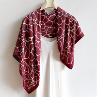 Écharpes carrées en polyester à motif géométrique personnalisé, foulards imprimés à carreaux pour femmes, châles d'été, hijabs