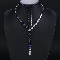 Parure Collier et Boucles d'Oreilles Style Classique de Luxe, Ornée de Zircons, en Laiton Plaqué Or, avec un Design Raffiné et Élégant